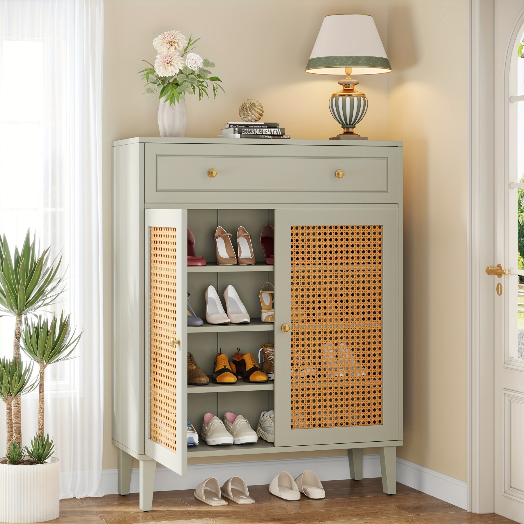 Armário de Piso Moderno com Portas Decoradas com Rattan e Prateleiras Ajustáveis, Organizador de Armazenamento de Madeira Autônomo com Gaveta, Estilo de Porta de Acento para Sala de Estar, Quarto - Construção de Madeira Dura Artificial, Verde-Menta