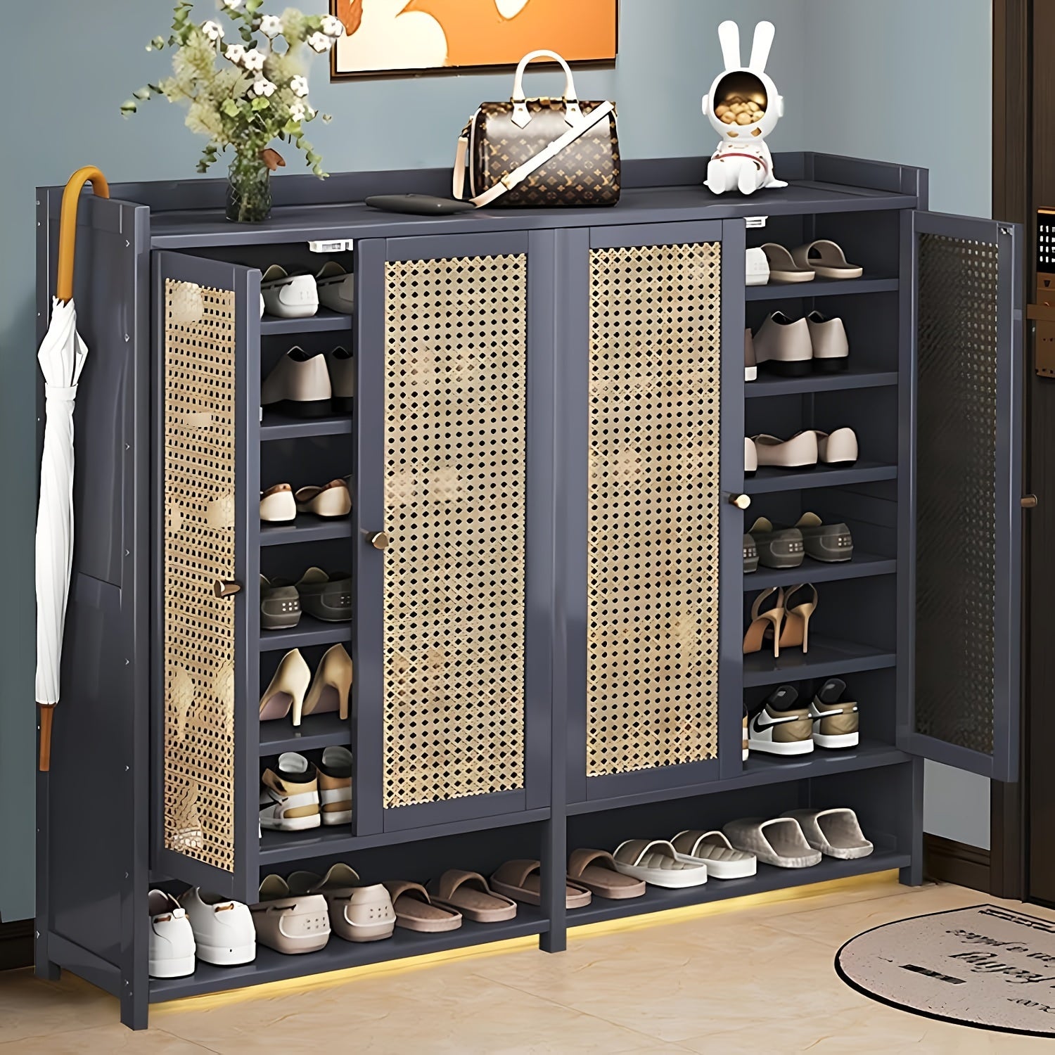 Armário de armazenamento de sapatos de bambu de 8 camadas com portas, sapateira para 38-42 pares para armário, armário de armazenamento de vime com portas para corredor ou sala de estar, marrom/cinza